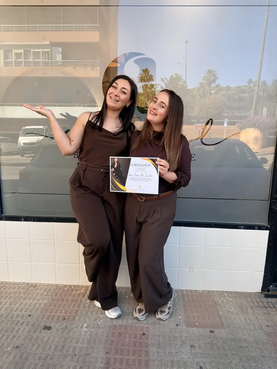 Alumna certificada con diploma Anabel Beauty Care